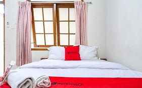 RedDoorz Syariah @ Simpang Borobudur